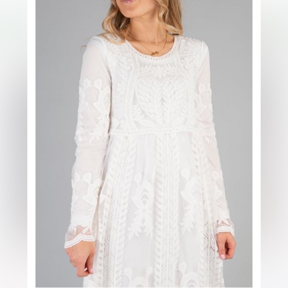 White Lace Round Neck Long Sleeve Maxi Temple Dress NWT - Picture 2 of 11